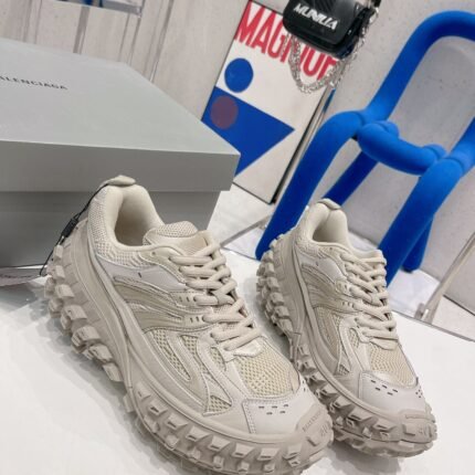 Balenciaga-s new casual retro tire-sole sneakers Women size: 35-40. Men size: 39-45 note shoes size which you want when you fill shipping address