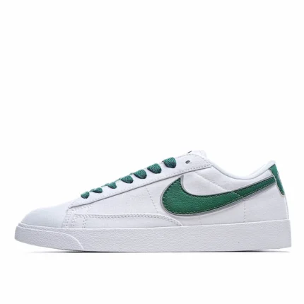 Nike WMNS Blazer Low LX x Stranger Things “Hawkins High” 3M反光