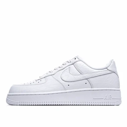 Nike Wmns Air Force 107White/Noctilucente Low-Top Sneakers